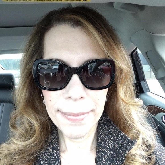 Meet your Posher, Denise - Picture 2 of 2